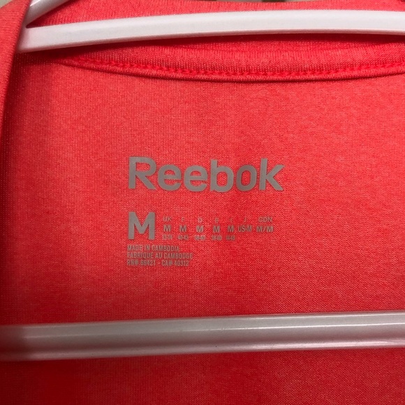 New reebok t shirt - Picture 3 of 5